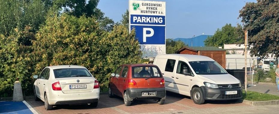 Przewietrz szafę, pomóż Adasiowi!