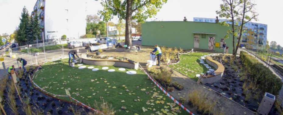 Osiedle Słoneczne. To pierwszy z wielu mały park