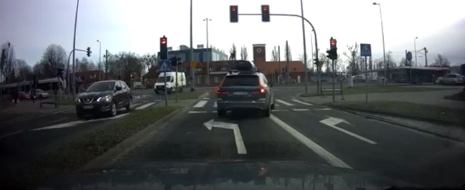 Niebezpieczna sytuacja na skrzyżowaniu [FILM]