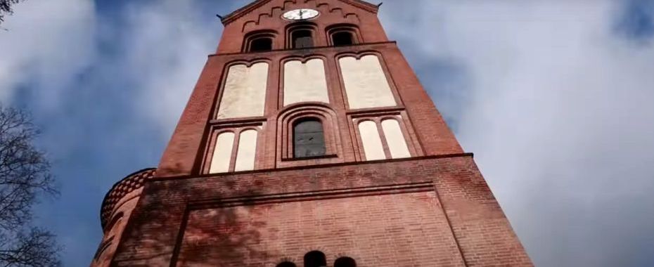 Tajemnice czerwonego kościoła [FILM]