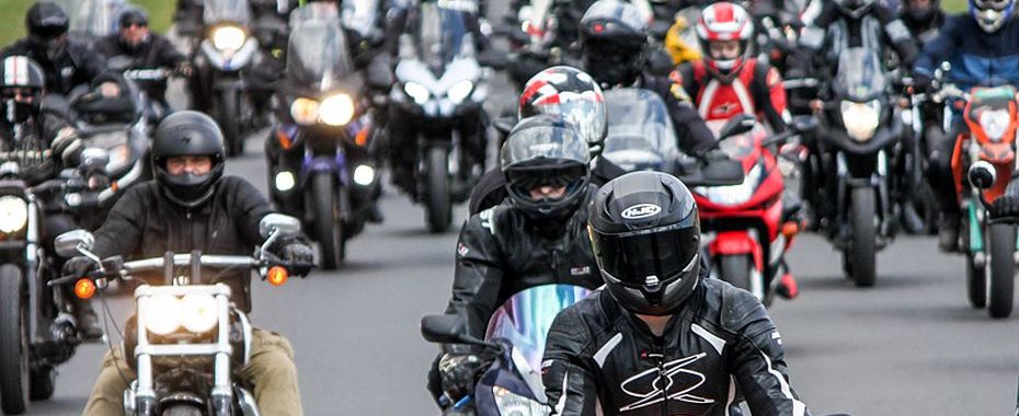 Na paradzie motocykli drogówka na... motocyklach