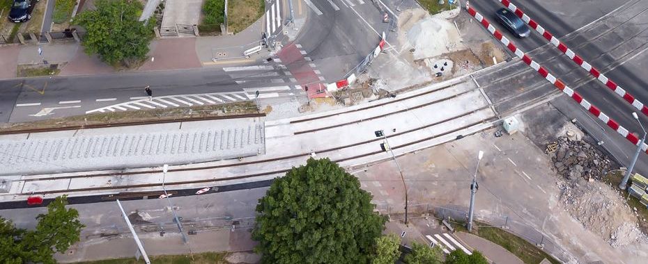 До укладання лишились останні метри дороги