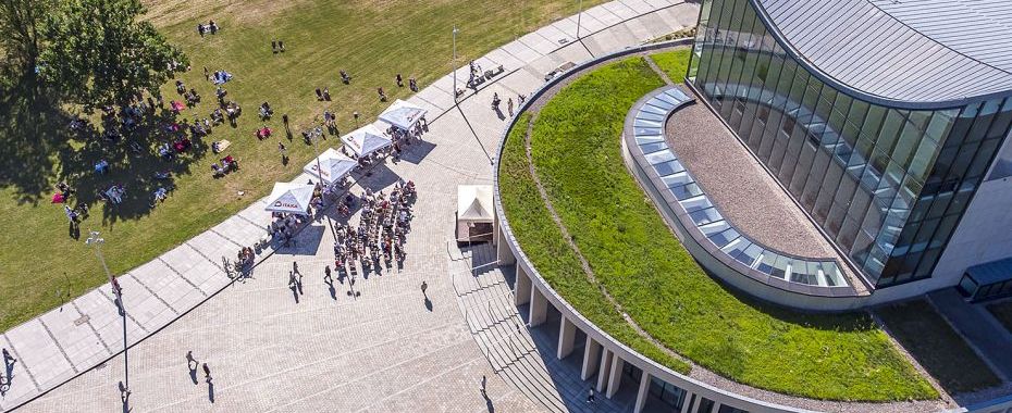 Tak naprawdę wygląda piknik przy filharmonii