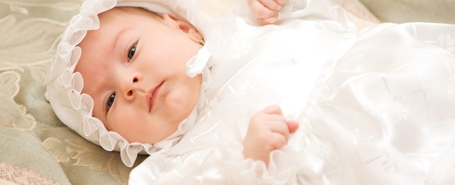 Stroje do chrztu dla dziewczynki. Jak ubrać dziecko na uroczystość