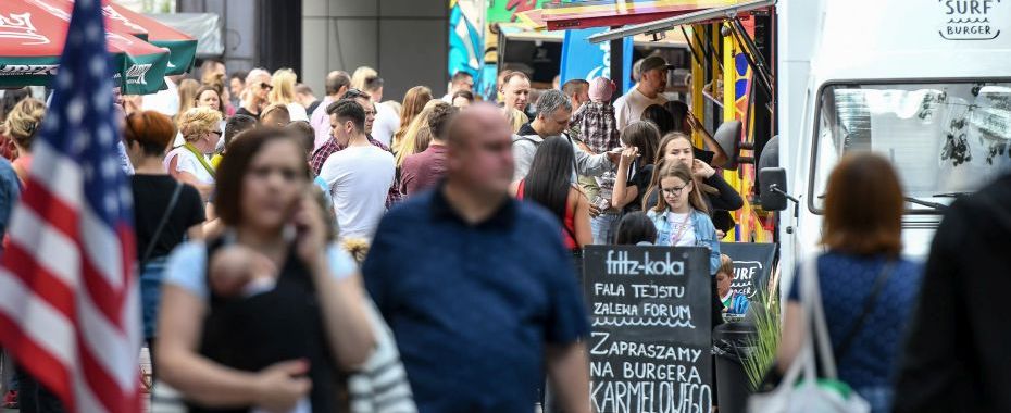 Швидко та з апетитом. Фуд-кортам бути
