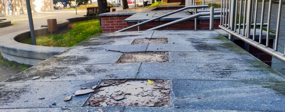 Kradli mosiądz z miejskich chodników. Szkody na 40 tysięcy!