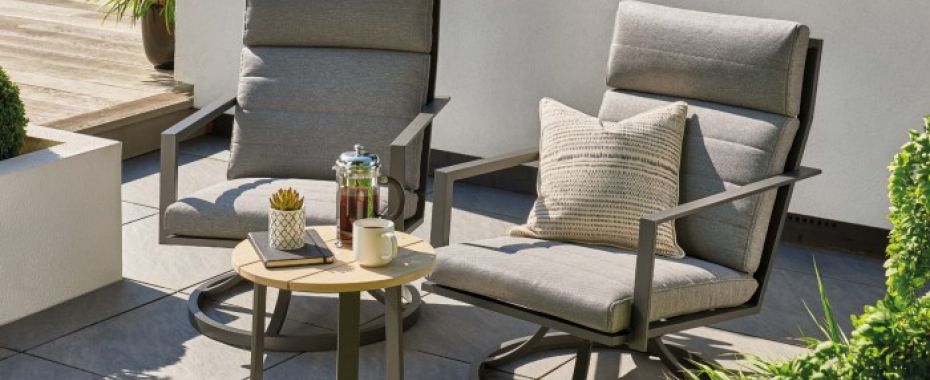 Meble ogrodowe — podstawowe elementy wyposażenia ogrodu