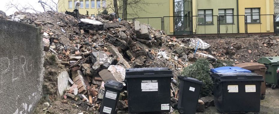 Dworcowa 9: Zamiast nowej plomby gruzowisko