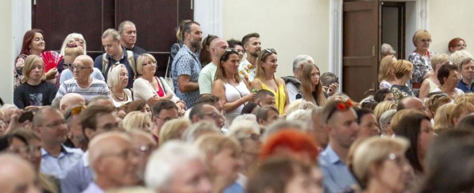 Kul-rozkład do 30 lipca. Scena Letnia...