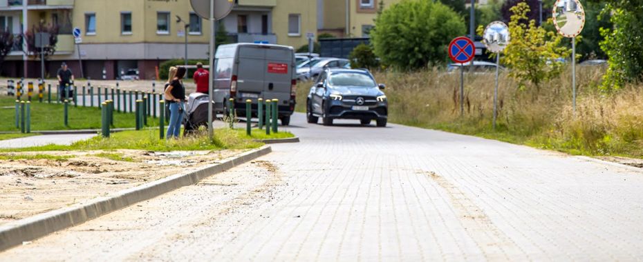 50 miejsc parkingowych i chodnik przy Grabskiego