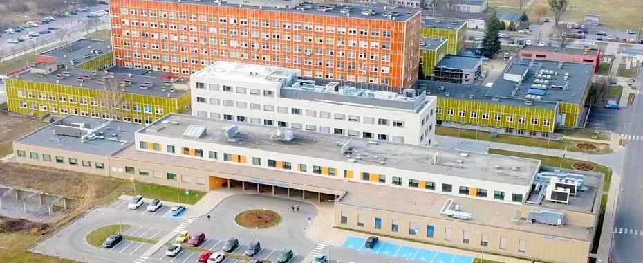Pacjenci źli na sytuację przy szpitalu: nie ma gdzie parkować!