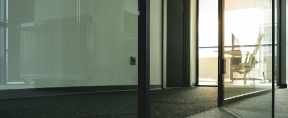 Dobra akustyka biura – lepsza efektywność pracowników. Dowiedz się więcej o tej zależności!
