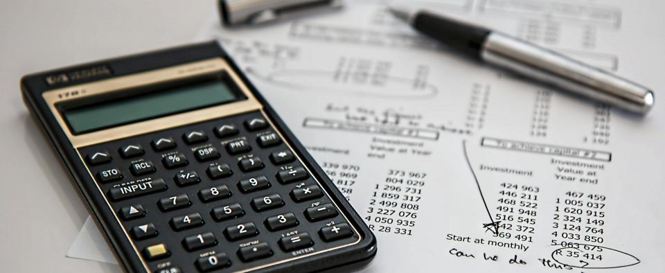 Jak skutecznie planować budżet domowy i unikać finansowych niespodzianek?