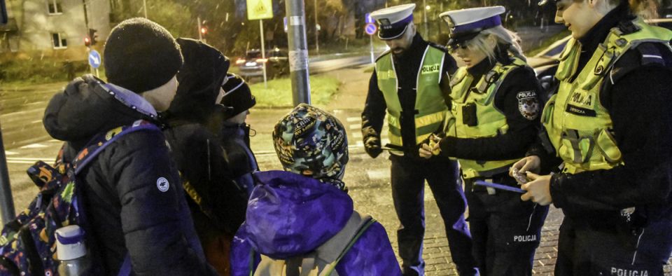Piesi z prezentami od policji m.in. na Matejki i Marcinkowskiego