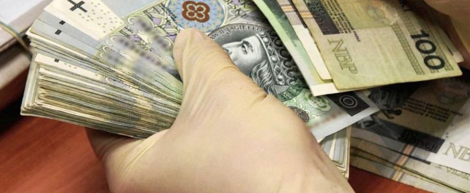 Jak się pozbyć gotówki? Są tacy, co doradzą...