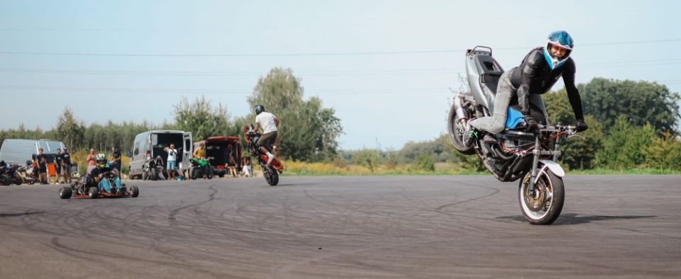 Plac ma się dobrze, ale samochodami nie wjeżdżajcie