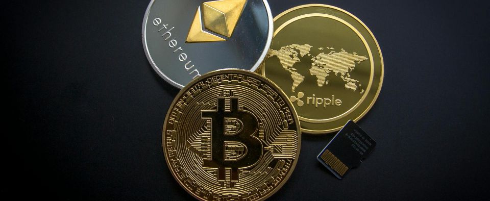 Jak kupić i sprzedać kryptowaluty – podstawy handlu cyfrowymi aktywami
